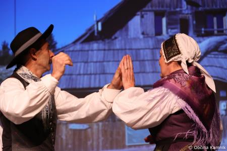 Ples in glasba izpod kamniških planin v izvedbi Folklorne skupine Kamnik in njihovih prijateljev  (88)